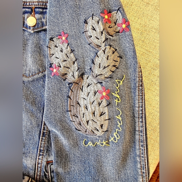 TRUE RELIGION SUN & STARS EMBROIDERED JEAN JACKET - Picture 7 of 10